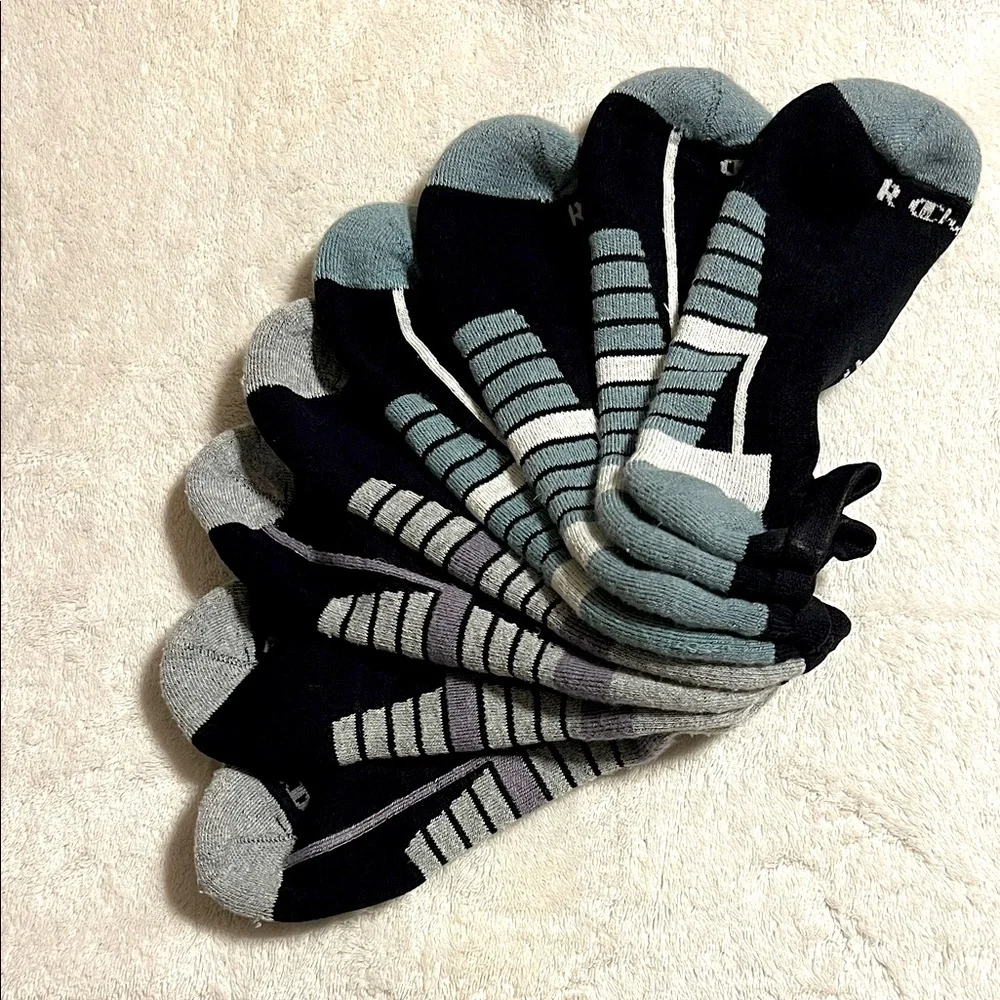 Champion. Men's Liw Cut Black and Gray Socks. 4 Pairs. Size 6-12